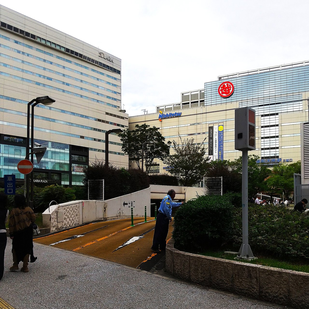 駐車場の出入口