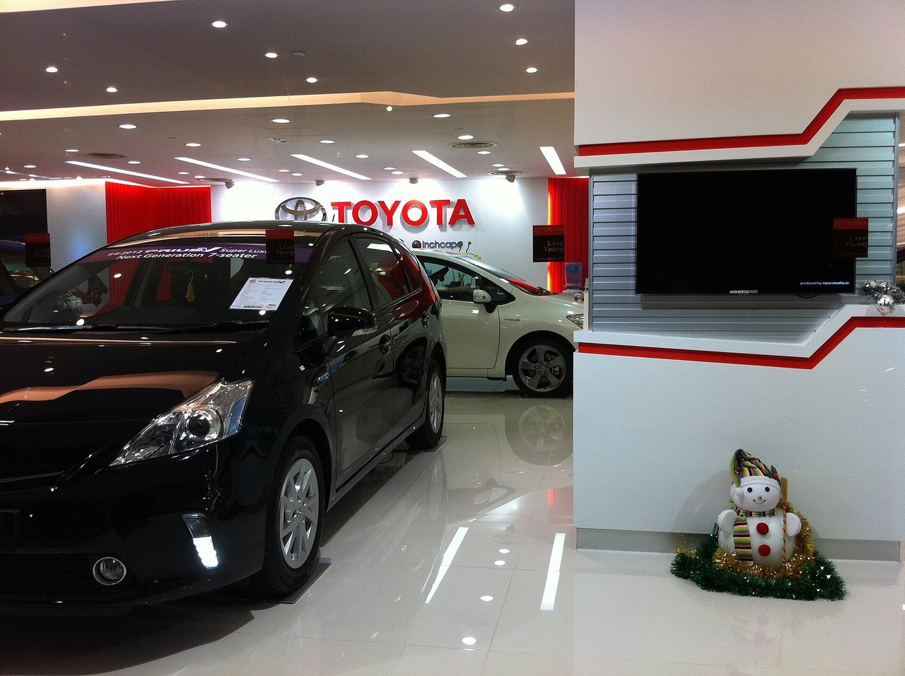 新車ディーラーの展示場
