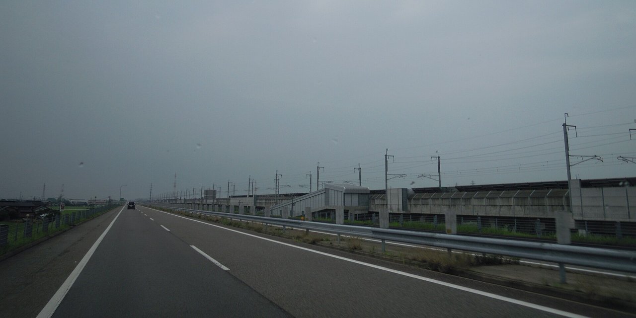 高速道路(能越自動車道)