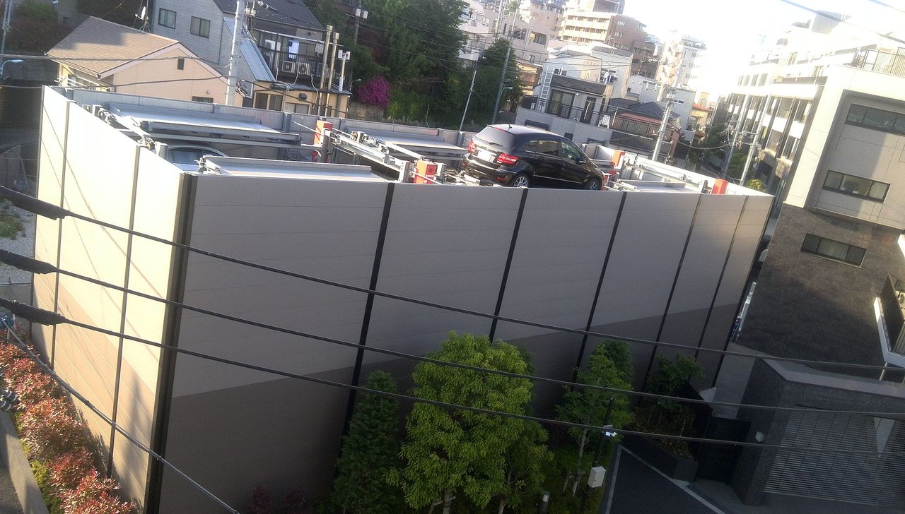 市街地の駐車場