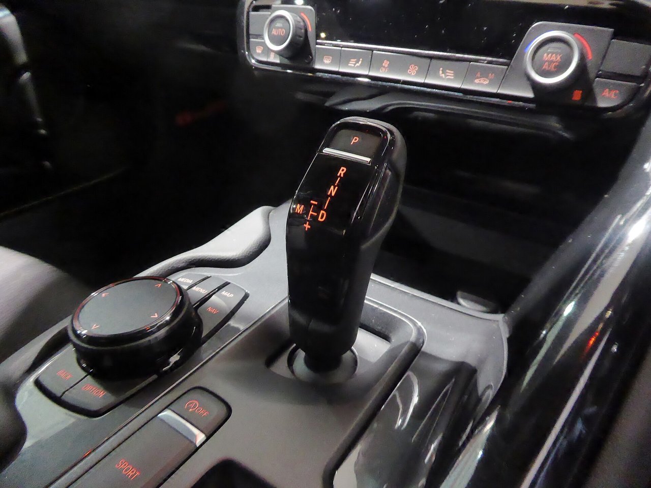 AT車のシフトセレクター
